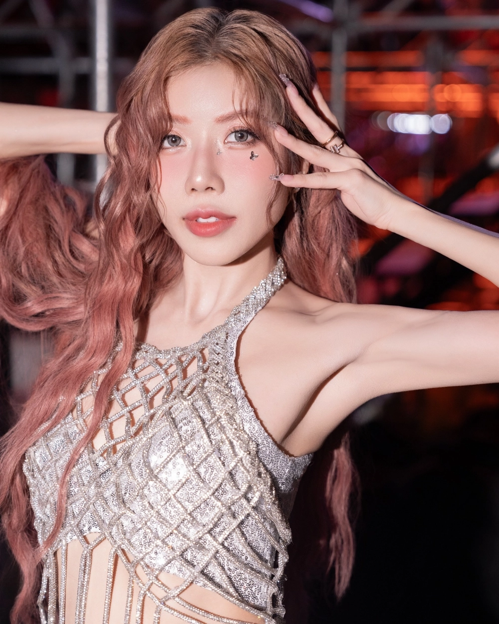 Trang Pháp rap tiếng tây ban nha khiến mạng xã hội dậy sóng