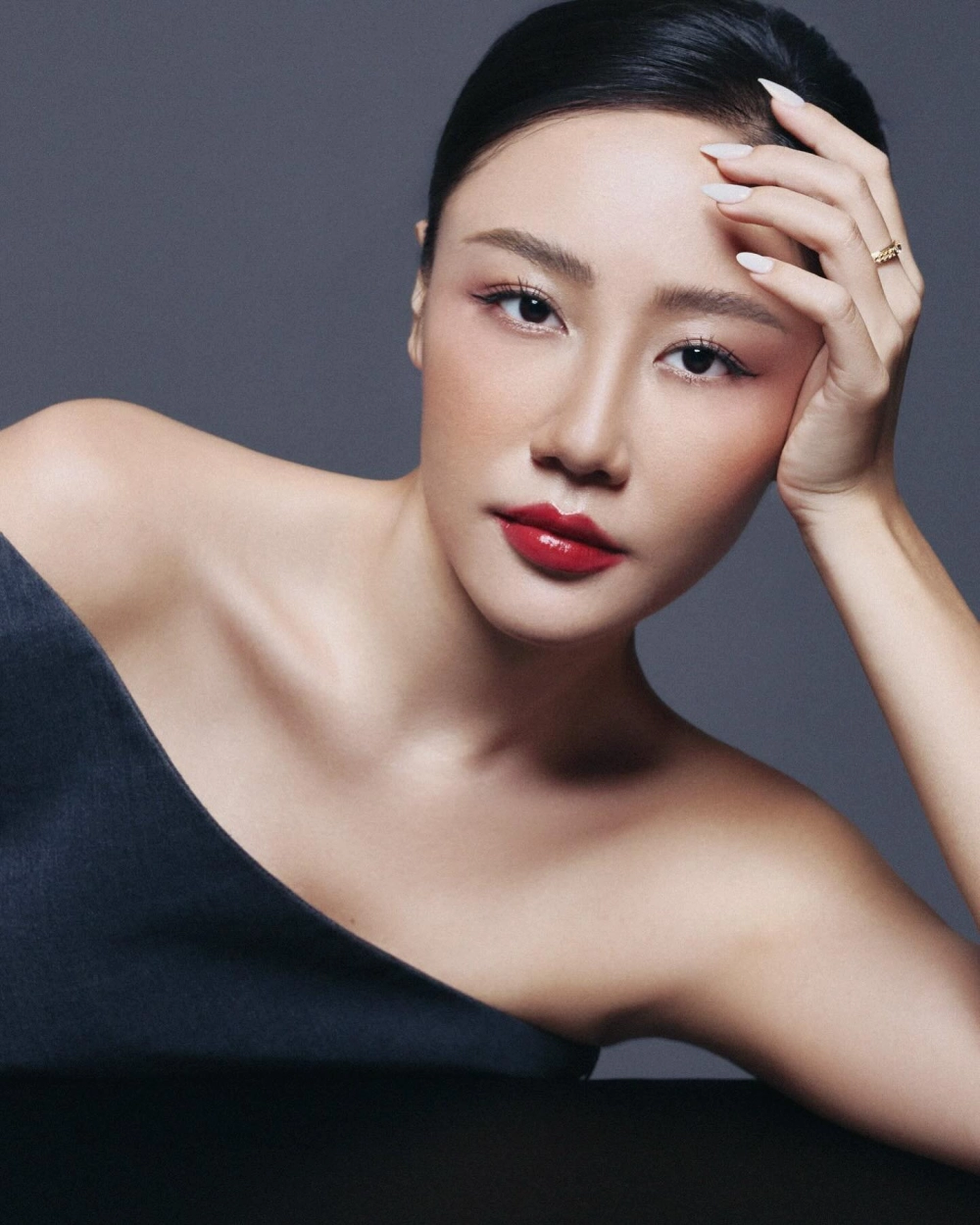 Khám phá album Văn Mai Hương với loạt hit đình đám