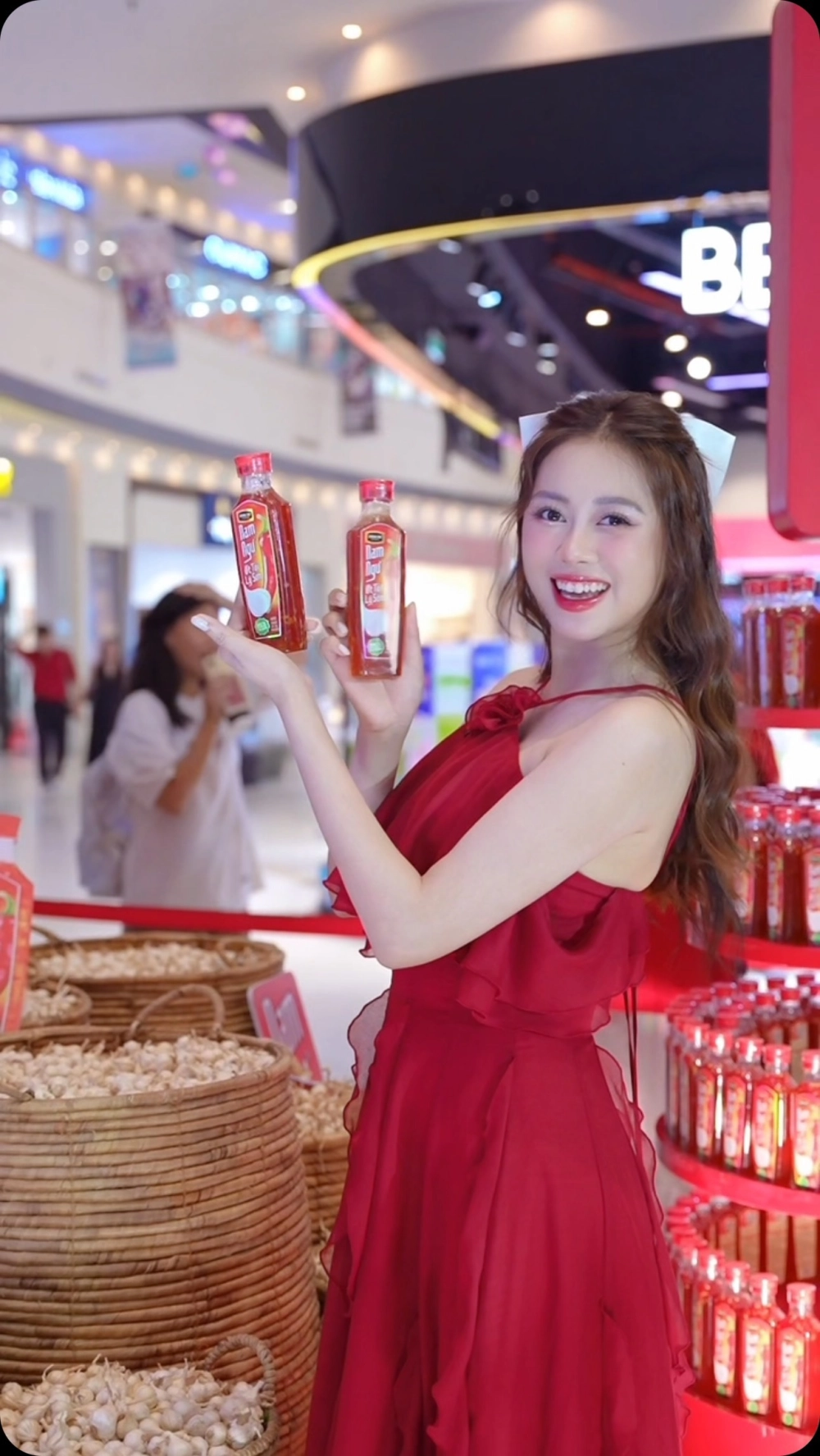Cùng xem những video đặc sắc từ Tiktoker Việt Phương Thoa gây bão mạng xã hội