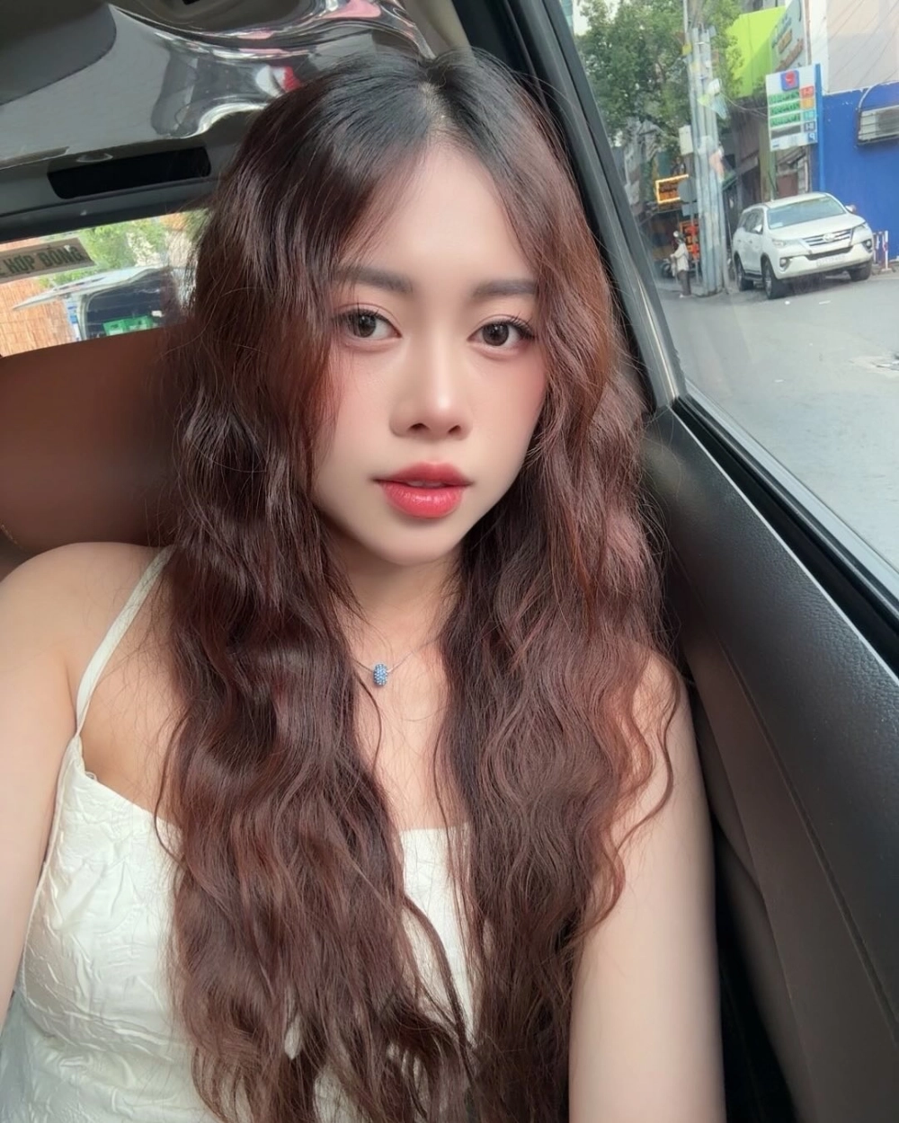 Cùng theo chân Việt Phương Thoa đi du lịch để khám phá những địa điểm mới